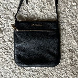 EUC pebble leather Michael Kors crossbody in black